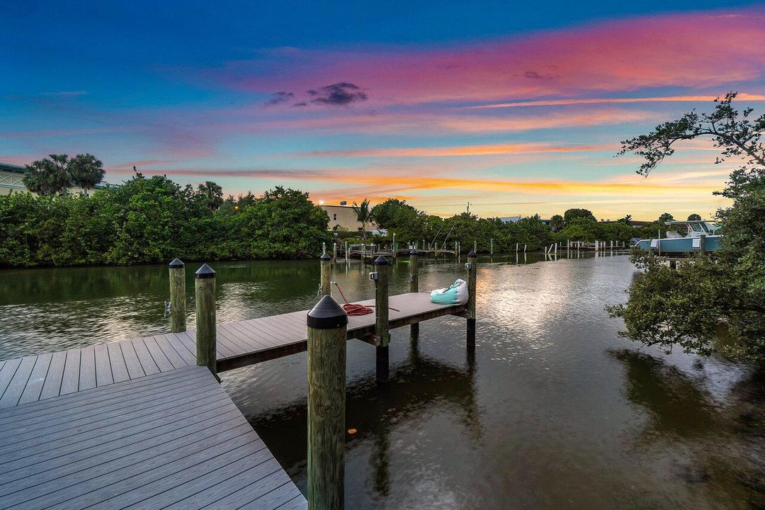 Active With Contract: $3,800,000 (3 beds, 2 baths, 2575 Square Feet)