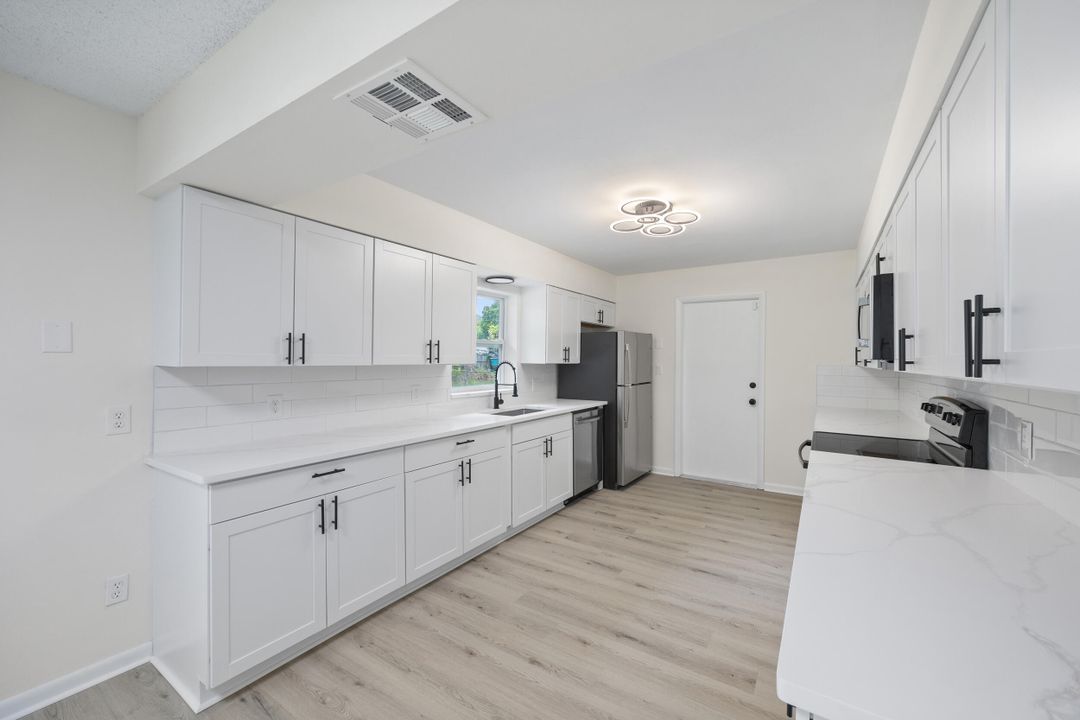 For Sale: $324,900 (3 beds, 2 baths, 1410 Square Feet)