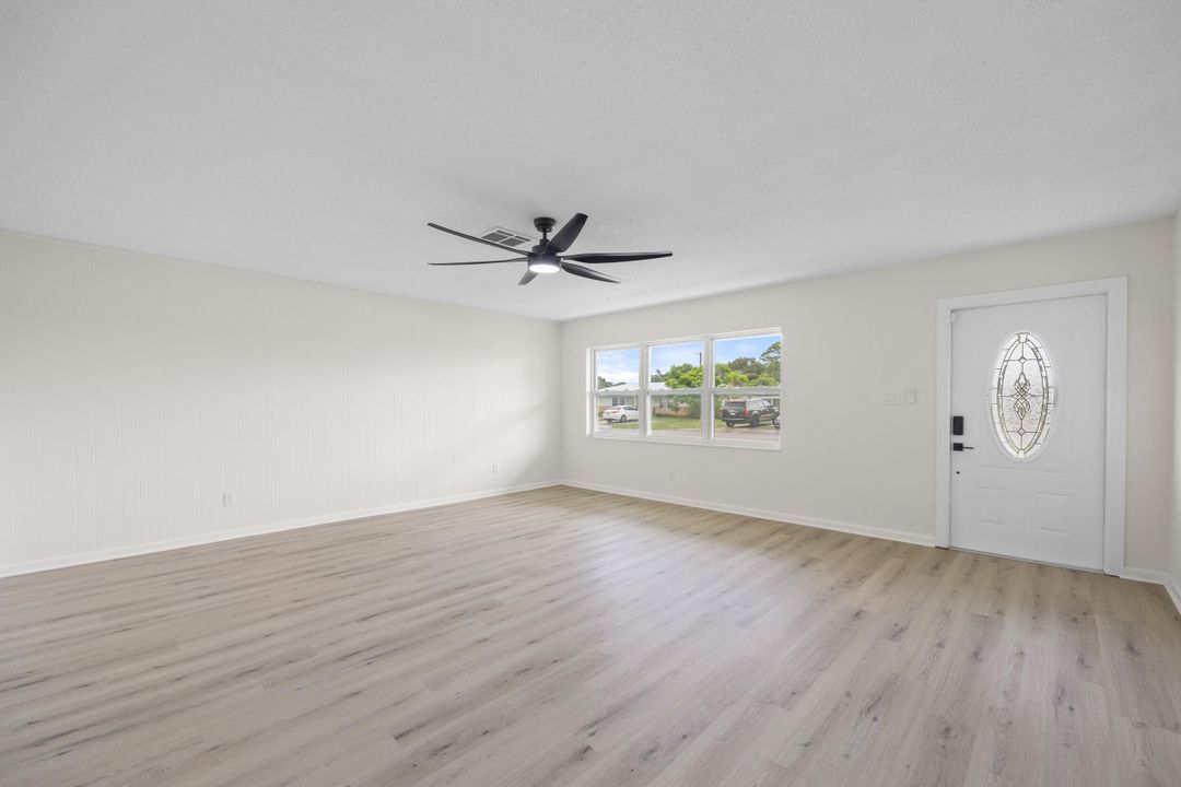 For Sale: $324,900 (3 beds, 2 baths, 1410 Square Feet)