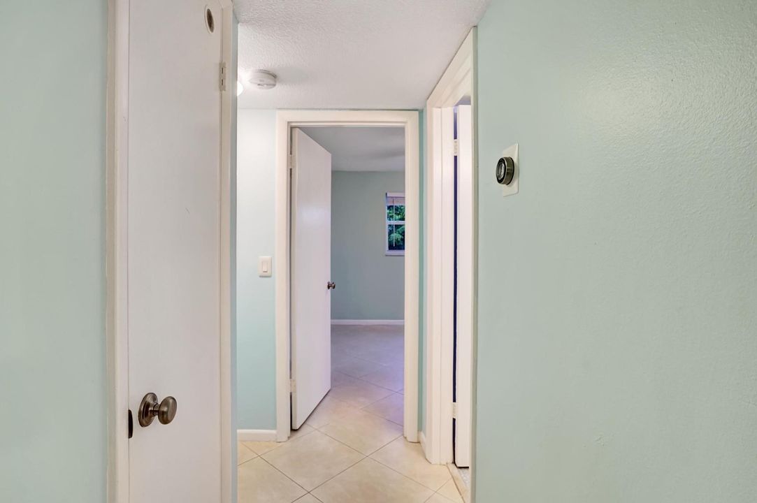 For Sale: $179,000 (2 beds, 2 baths, 982 Square Feet)