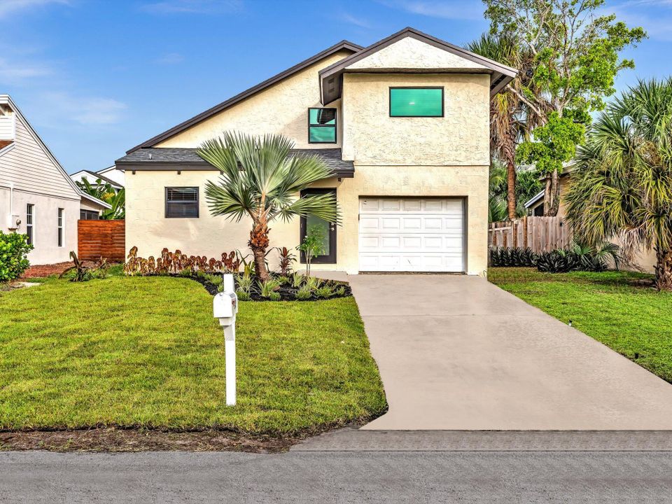 For Sale: $699,000 (3 beds, 2 baths, 1655 Square Feet)