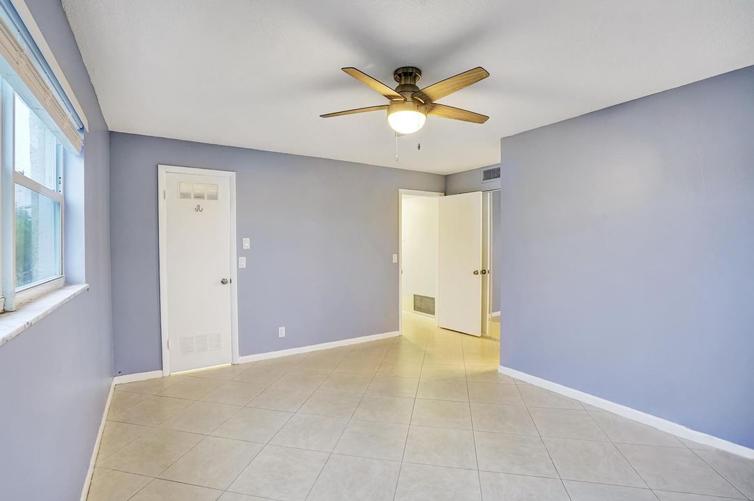 For Sale: $179,000 (2 beds, 2 baths, 982 Square Feet)