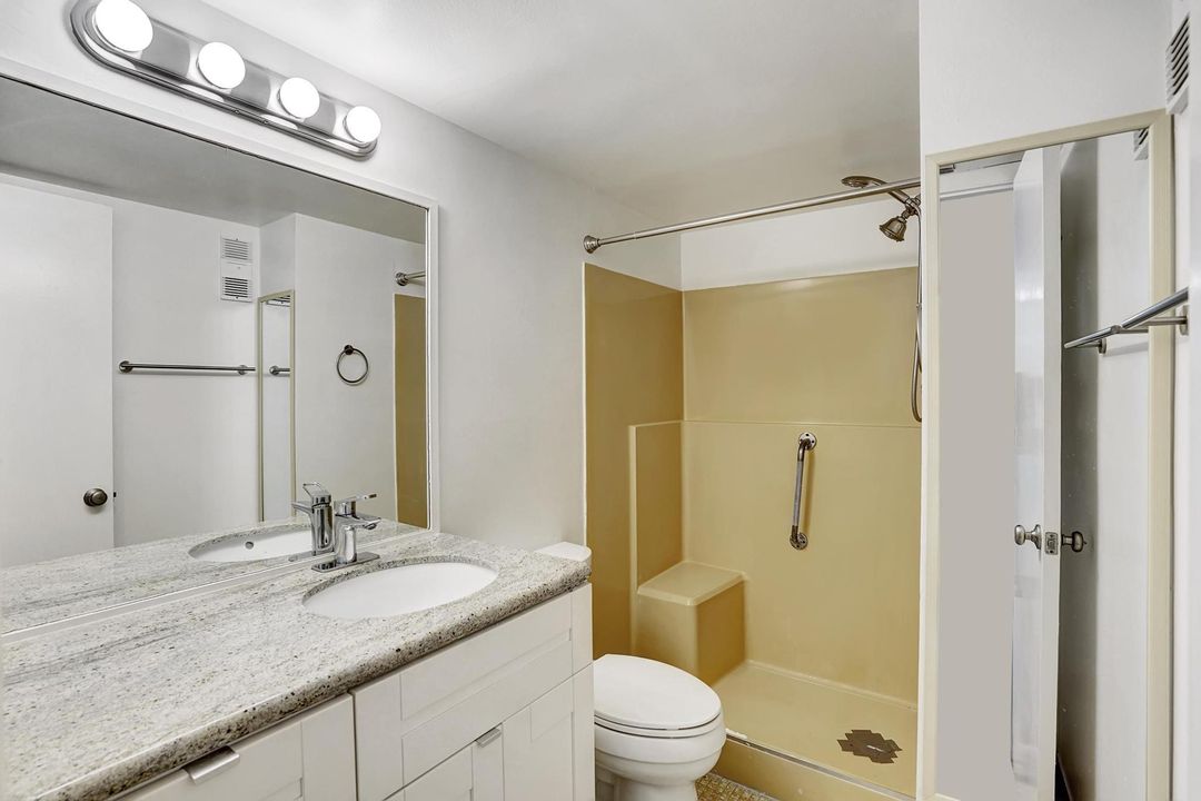 For Sale: $179,000 (2 beds, 2 baths, 982 Square Feet)