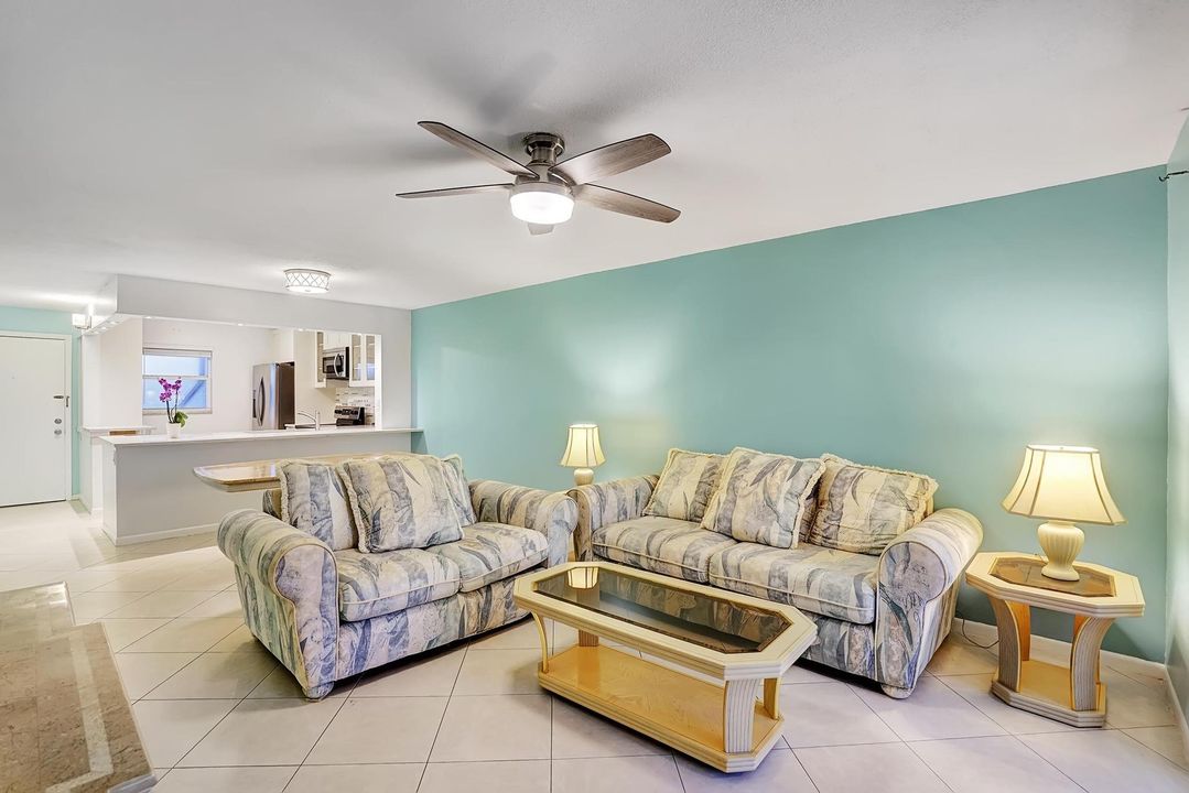 For Sale: $179,000 (2 beds, 2 baths, 982 Square Feet)