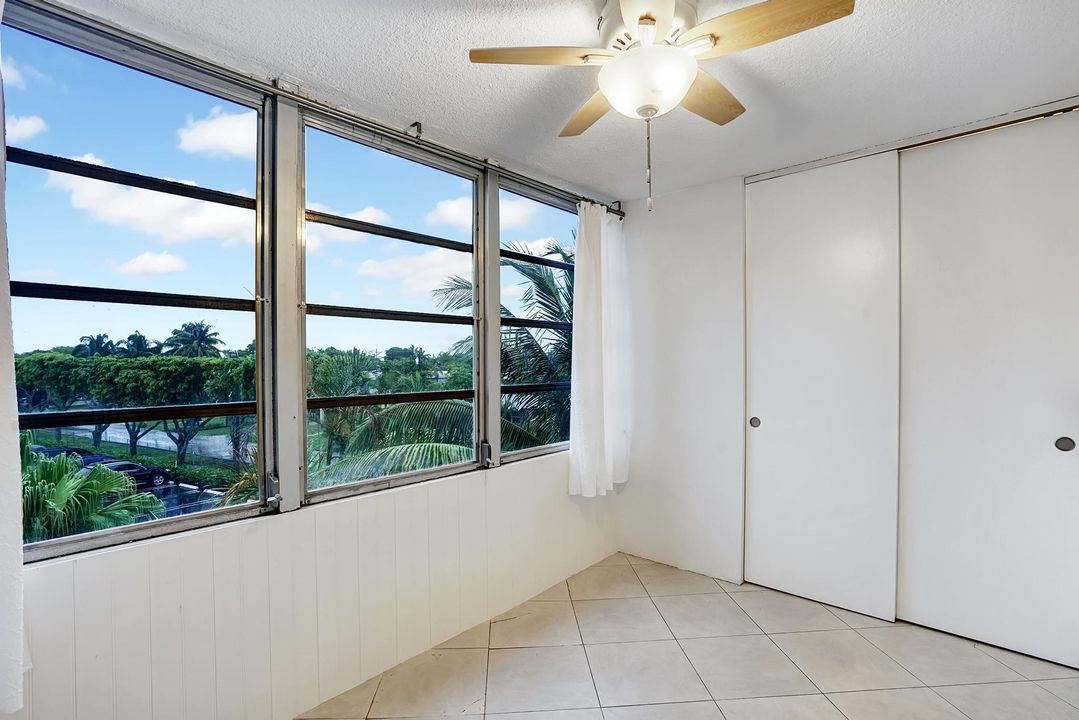 For Sale: $179,000 (2 beds, 2 baths, 982 Square Feet)