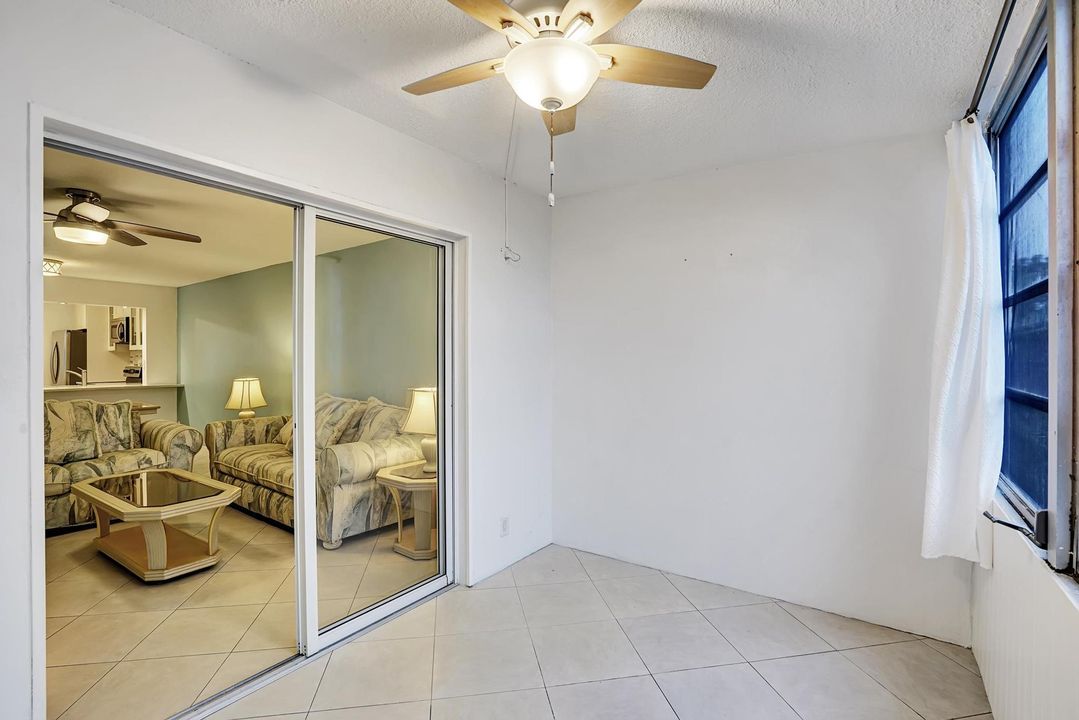 For Sale: $179,000 (2 beds, 2 baths, 982 Square Feet)