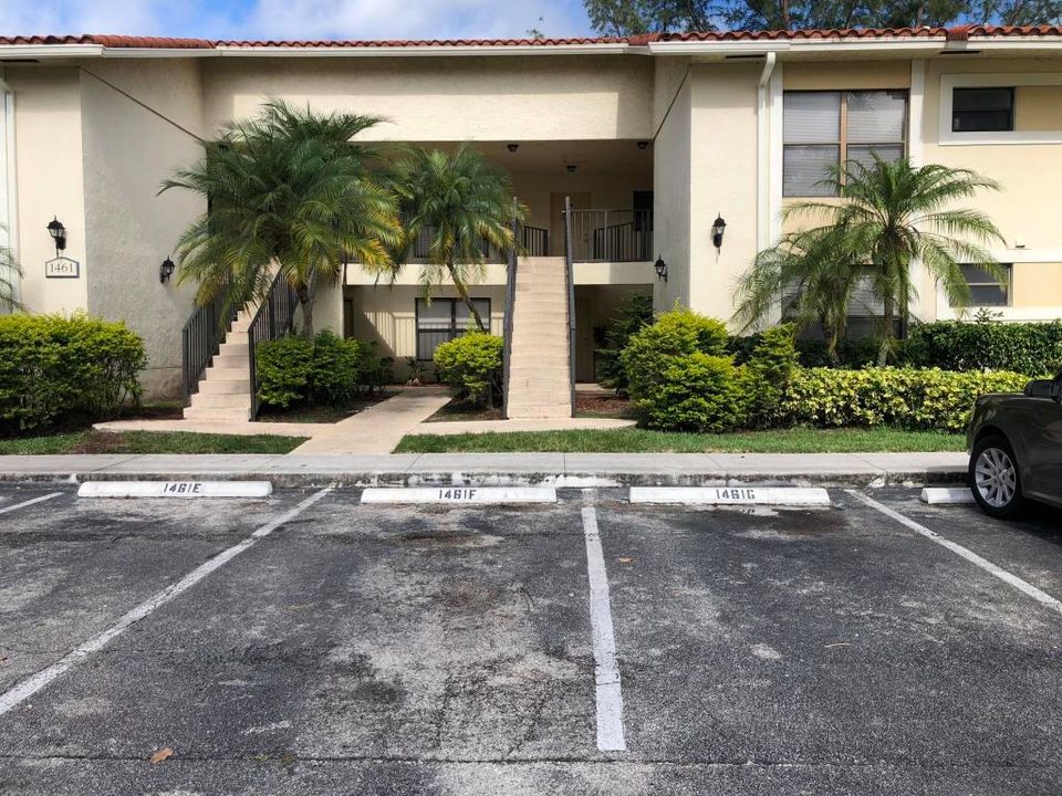 Active With Contract: $1,850 (2 beds, 2 baths, 904 Square Feet)