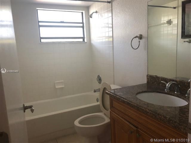 Active With Contract: $1,850 (2 beds, 2 baths, 904 Square Feet)