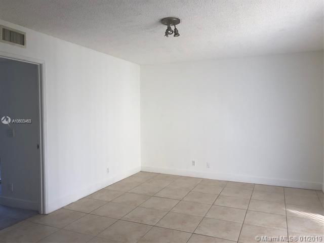 Active With Contract: $1,850 (2 beds, 2 baths, 904 Square Feet)