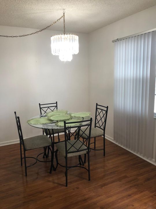 For Sale: $159,000 (2 beds, 2 baths, 1002 Square Feet)