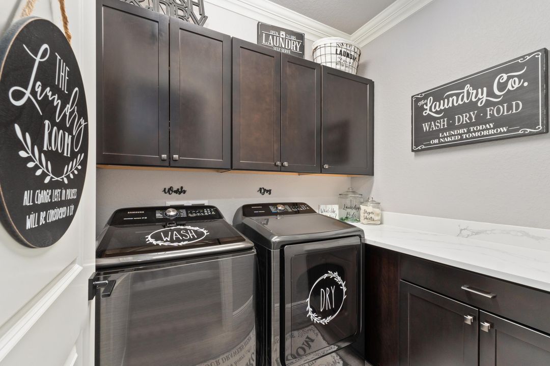 For Sale: $599,900 (3 beds, 2 baths, 1968 Square Feet)