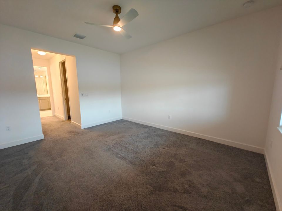 For Rent: $3,100 (2 beds, 2 baths, 1716 Square Feet)