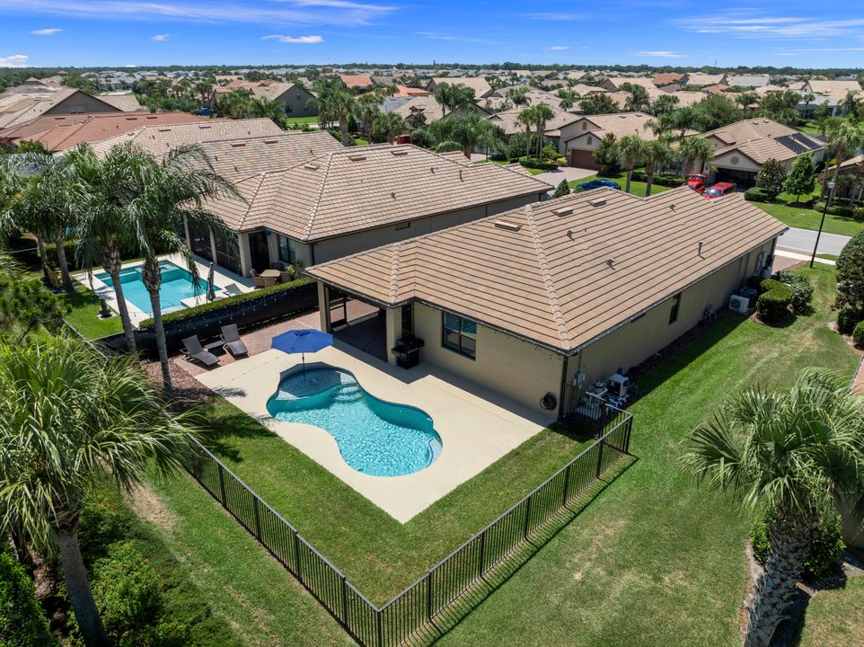 For Sale: $599,900 (3 beds, 2 baths, 1968 Square Feet)