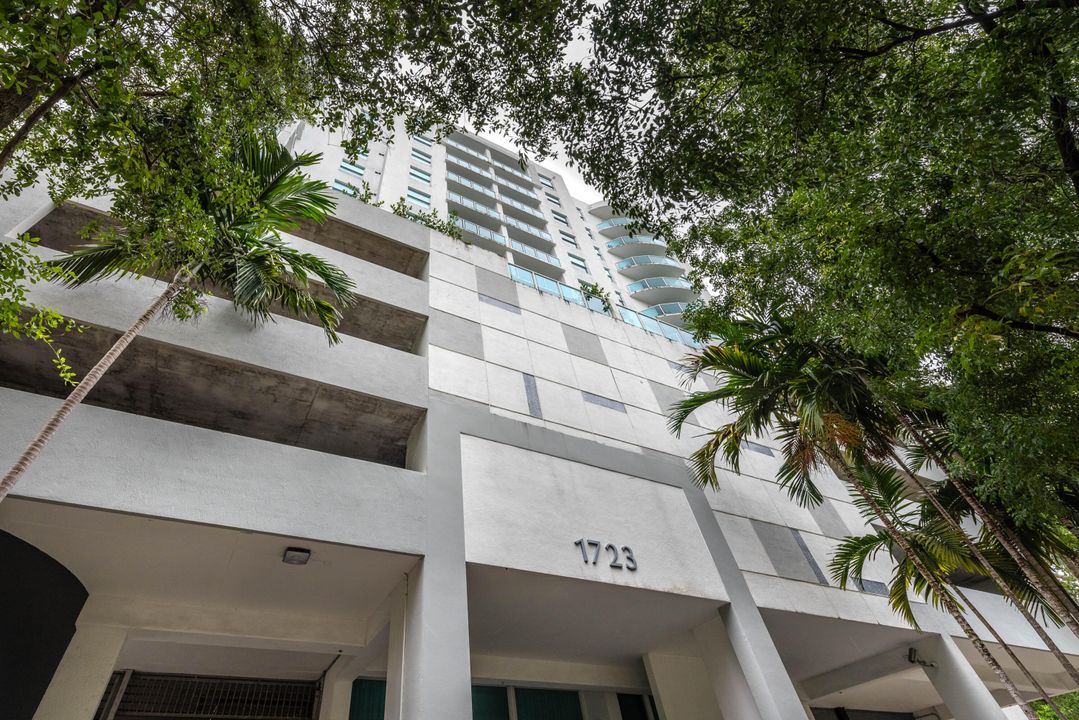 Active With Contract: $3,250 (2 beds, 2 baths, 846 Square Feet)