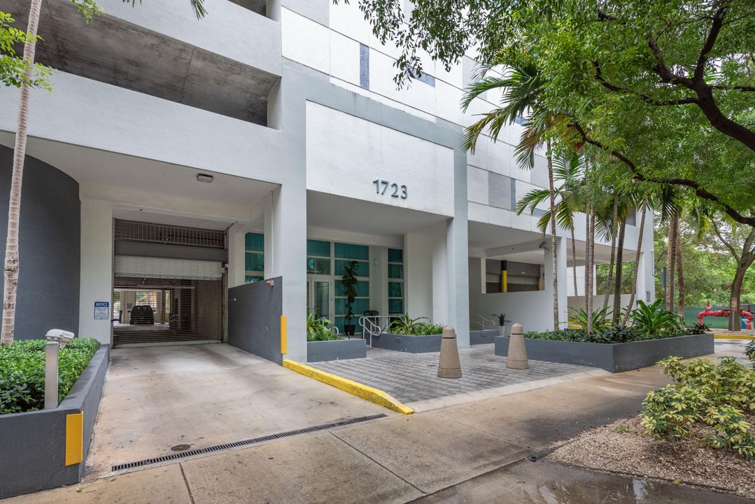 Active With Contract: $3,250 (2 beds, 2 baths, 846 Square Feet)