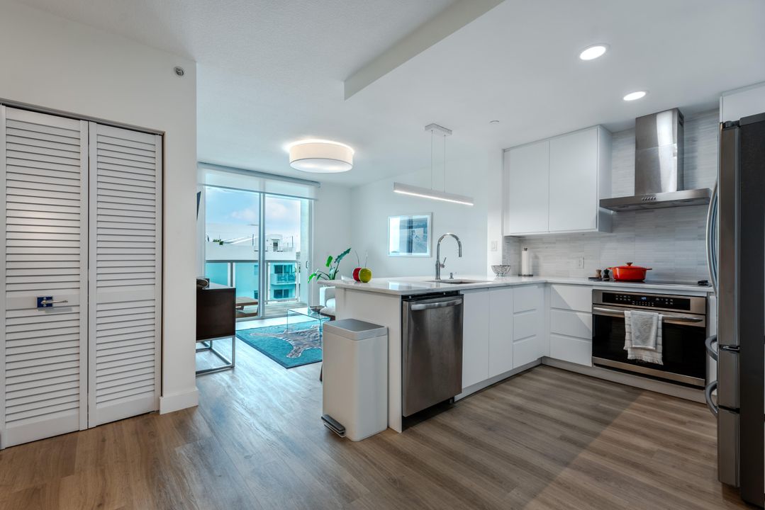 Active With Contract: $3,250 (2 beds, 2 baths, 846 Square Feet)