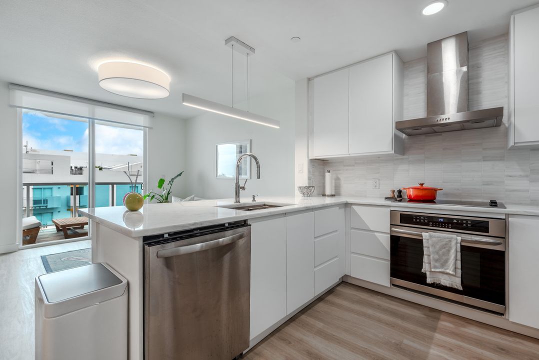 Active With Contract: $3,250 (2 beds, 2 baths, 846 Square Feet)