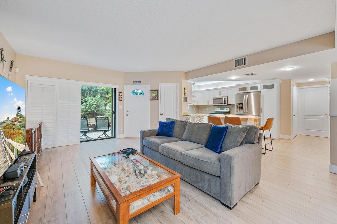 For Sale: $549,000 (2 beds, 2 baths, 1494 Square Feet)