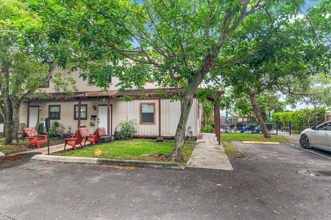 For Sale: $237,900 (2 beds, 2 baths, 1020 Square Feet)