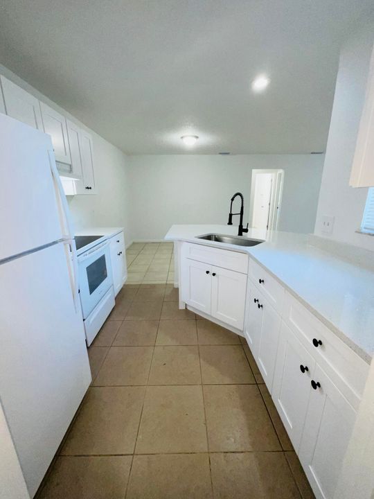 For Rent: $1,600 (2 beds, 2 baths, 985 Square Feet)