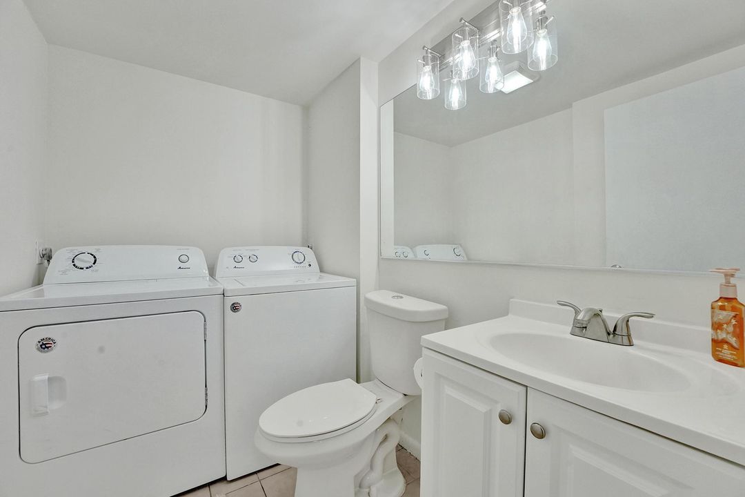 Active With Contract: $2,300 (2 beds, 2 baths, 1288 Square Feet)