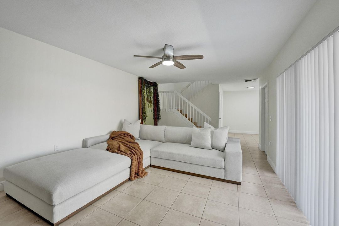 Active With Contract: $2,300 (2 beds, 2 baths, 1288 Square Feet)