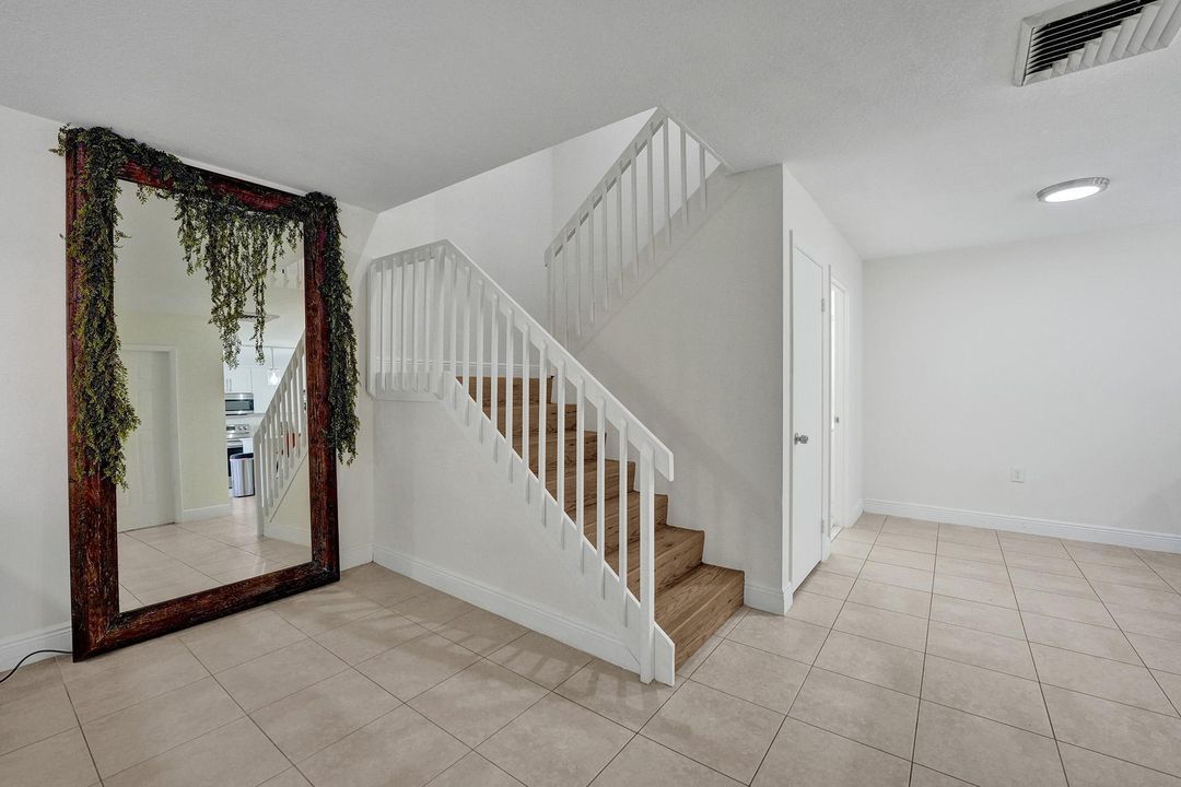 Active With Contract: $2,300 (2 beds, 2 baths, 1288 Square Feet)