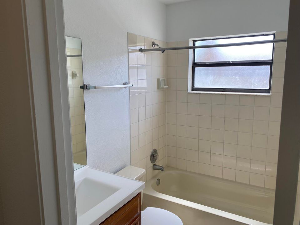 For Sale: $239,500 (2 beds, 2 baths, 1078 Square Feet)