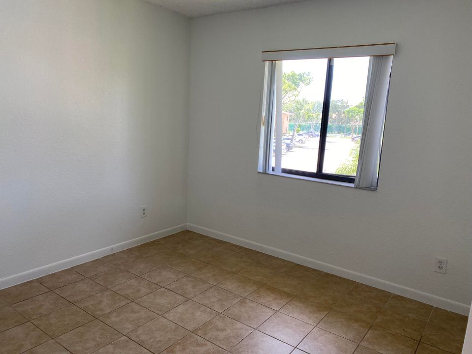 For Sale: $239,500 (2 beds, 2 baths, 1078 Square Feet)