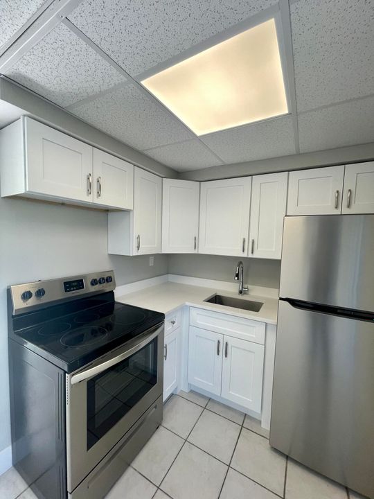 For Rent: $2,195 (1 beds, 1 baths, 580 Square Feet)