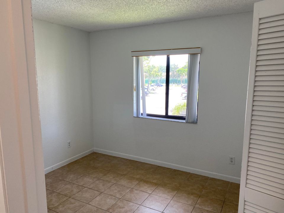 For Sale: $239,500 (2 beds, 2 baths, 1078 Square Feet)