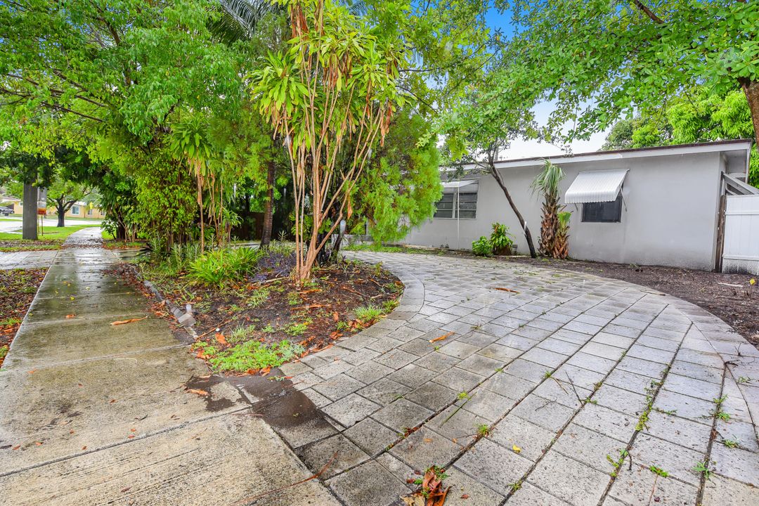 For Sale: $405,000 (3 beds, 1 baths, 1110 Square Feet)