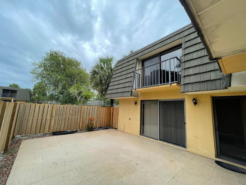 For Sale: $282,990 (2 beds, 2 baths, 1236 Square Feet)