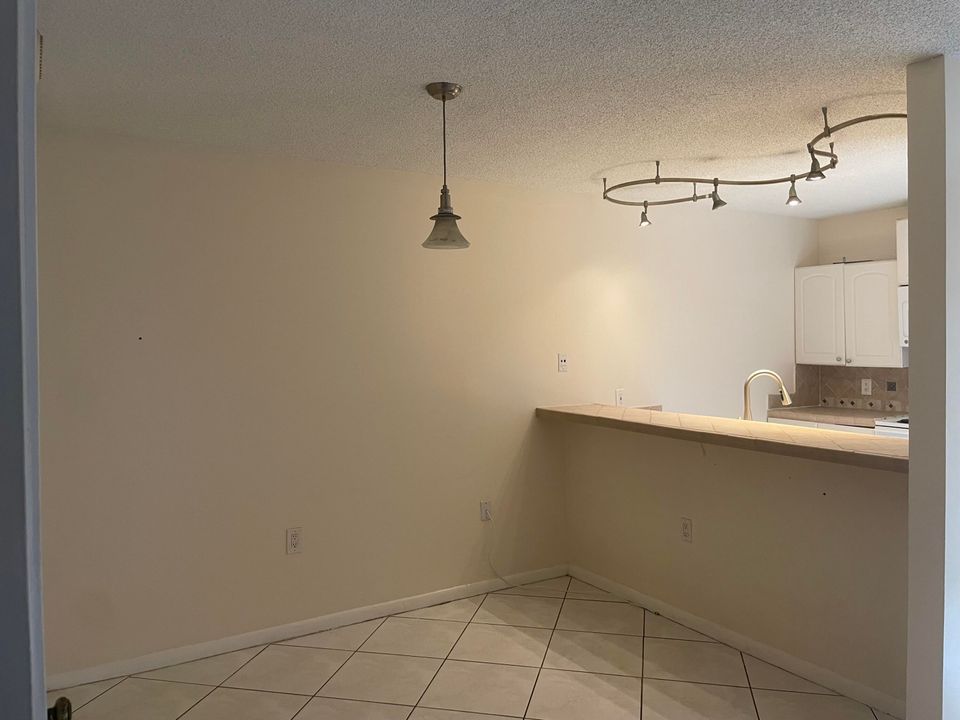 For Sale: $282,990 (2 beds, 2 baths, 1236 Square Feet)