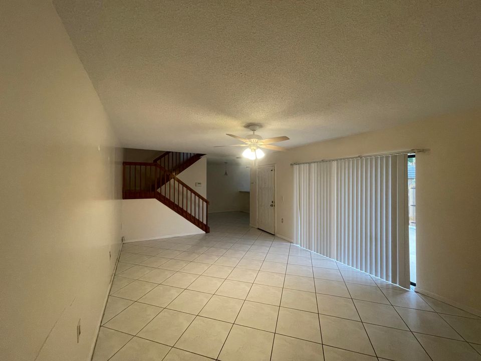 For Sale: $282,990 (2 beds, 2 baths, 1236 Square Feet)