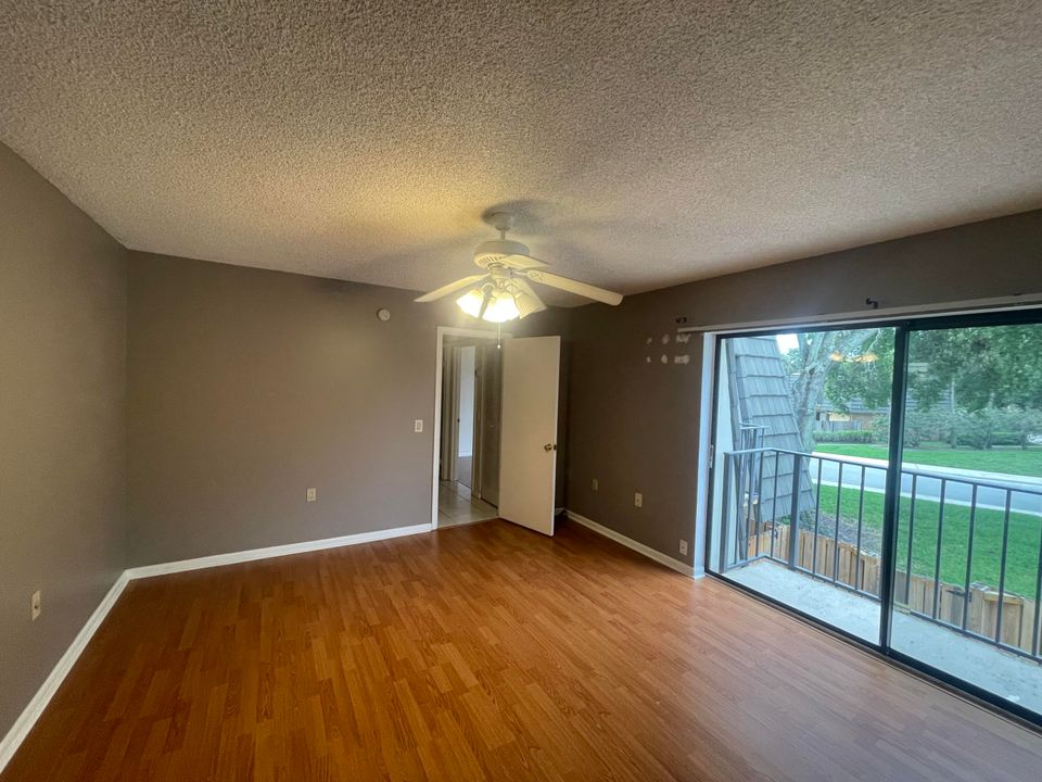 For Sale: $282,990 (2 beds, 2 baths, 1236 Square Feet)