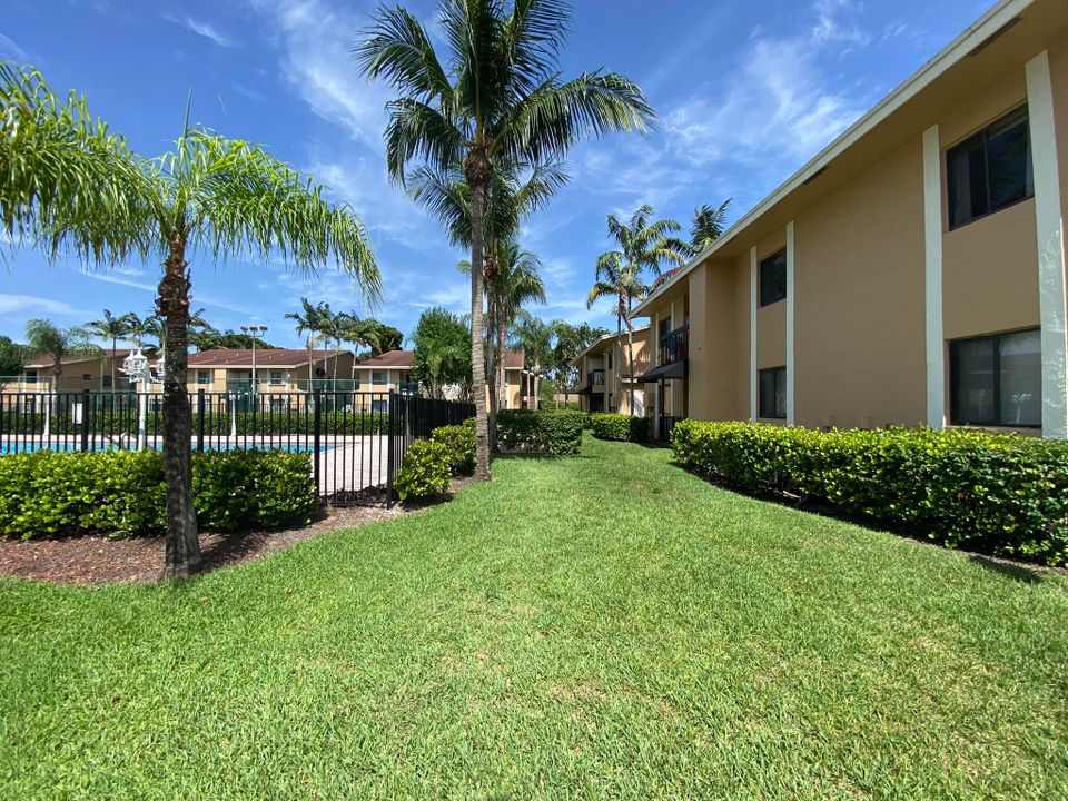 For Sale: $239,500 (2 beds, 2 baths, 1078 Square Feet)