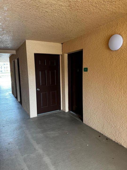 For Rent: $2,100 (2 beds, 2 baths, 1033 Square Feet)