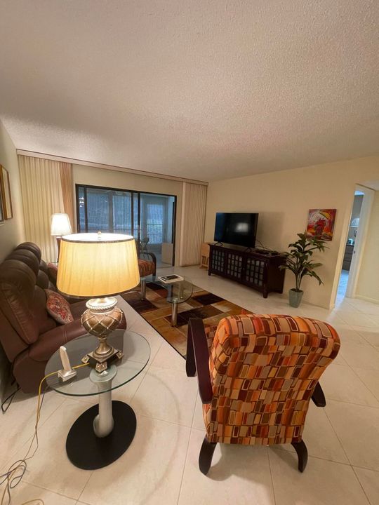 Active With Contract: $4,200 (2 beds, 2 baths, 1220 Square Feet)