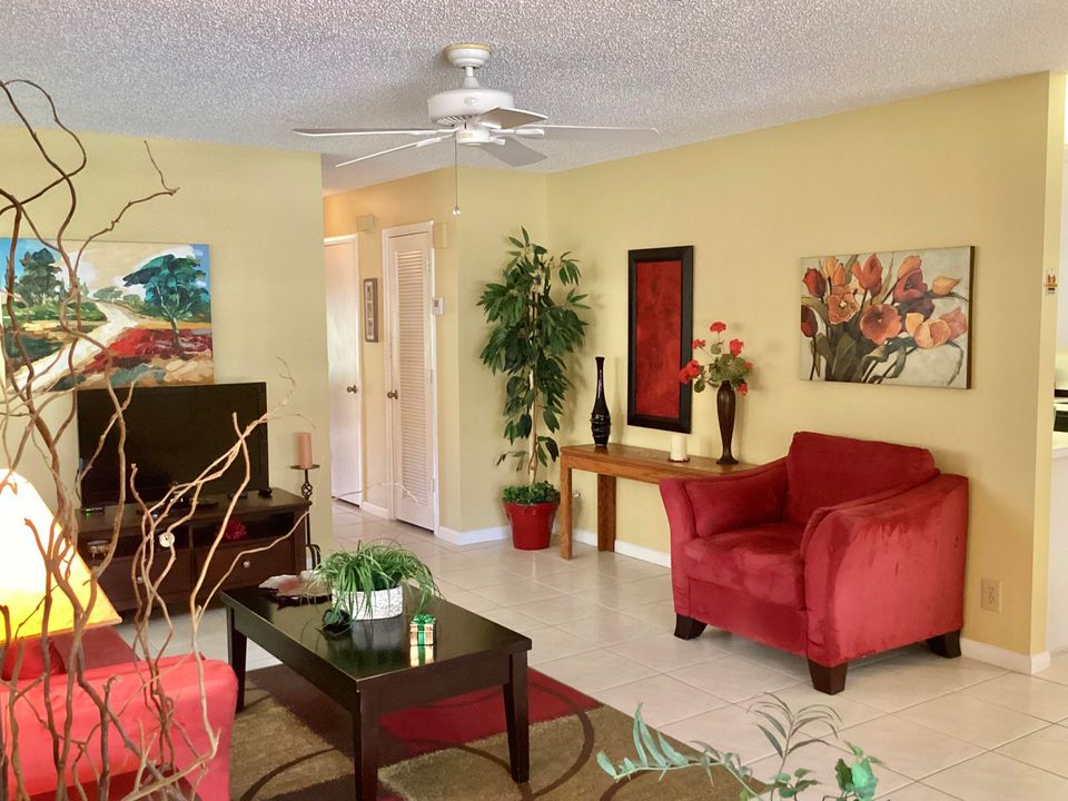 For Sale: $250,000 (2 beds, 2 baths, 1200 Square Feet)