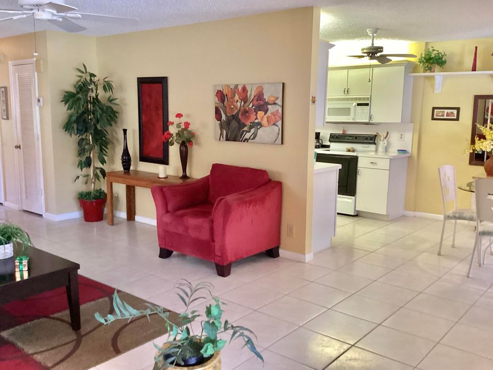 For Sale: $250,000 (2 beds, 2 baths, 1200 Square Feet)