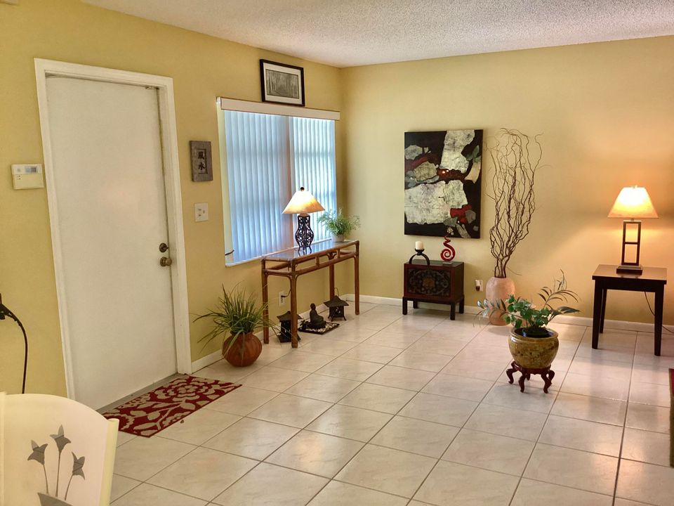 For Sale: $250,000 (2 beds, 2 baths, 1200 Square Feet)