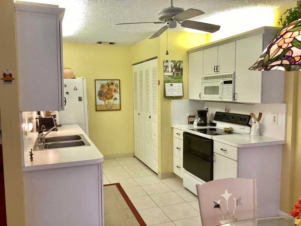 For Sale: $250,000 (2 beds, 2 baths, 1200 Square Feet)