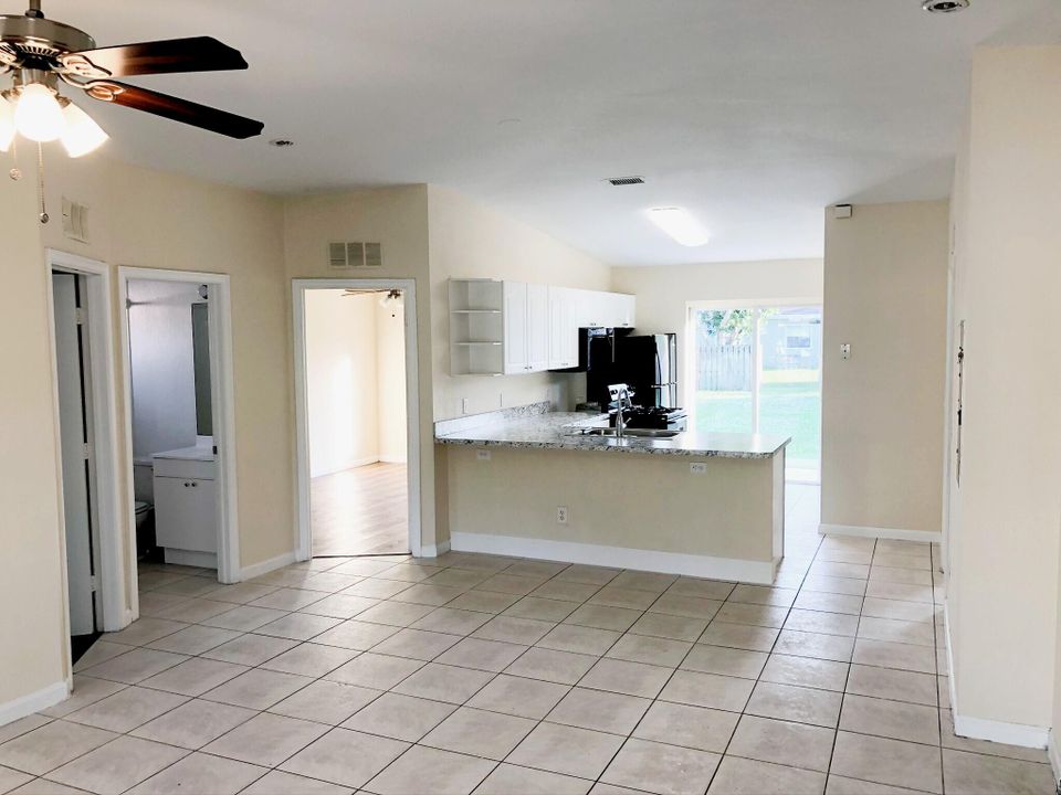 For Rent: $2,700 (4 beds, 2 baths, 1212 Square Feet)