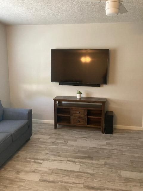 For Rent: $2,000 (1 beds, 1 baths, 726 Square Feet)