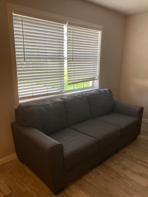 For Rent: $2,000 (1 beds, 1 baths, 726 Square Feet)