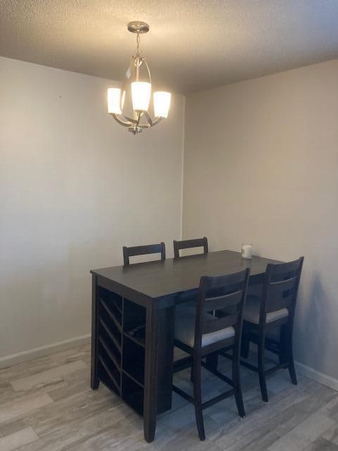 For Rent: $2,000 (1 beds, 1 baths, 726 Square Feet)