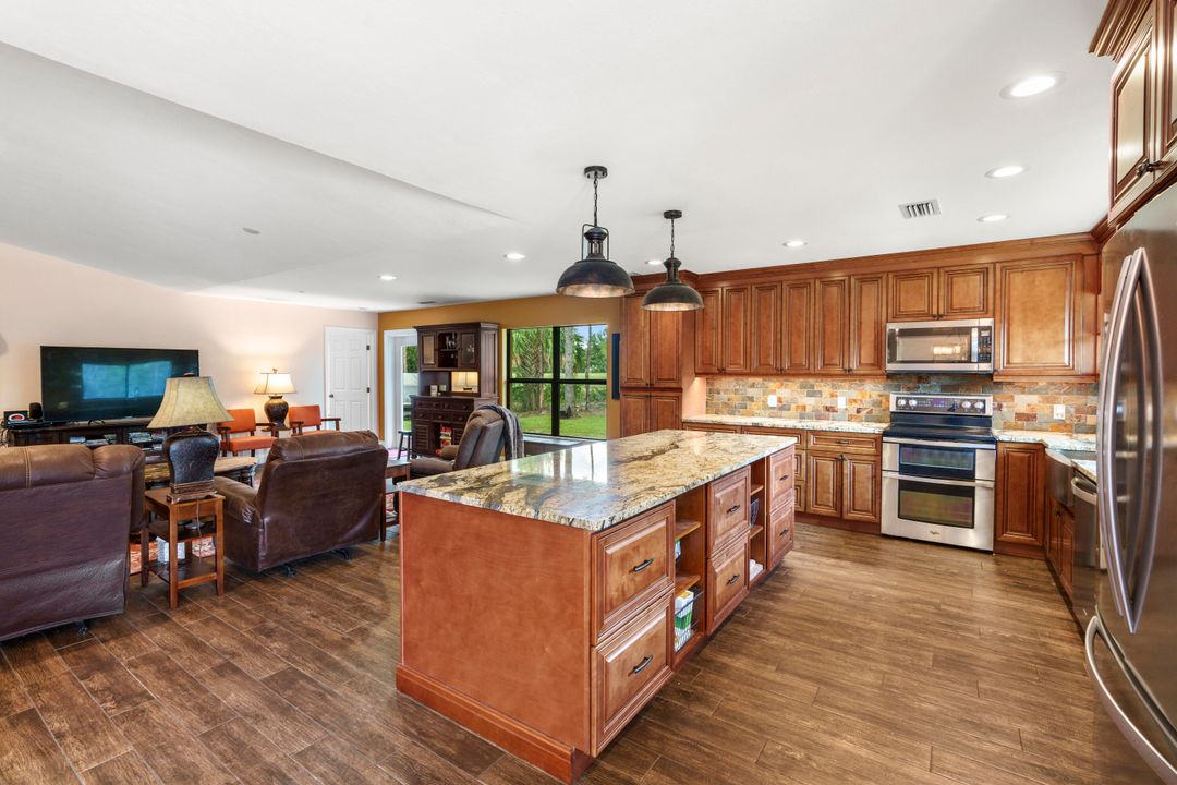 Active With Contract: $1,280,000 (3 beds, 2 baths, 1807 Square Feet)