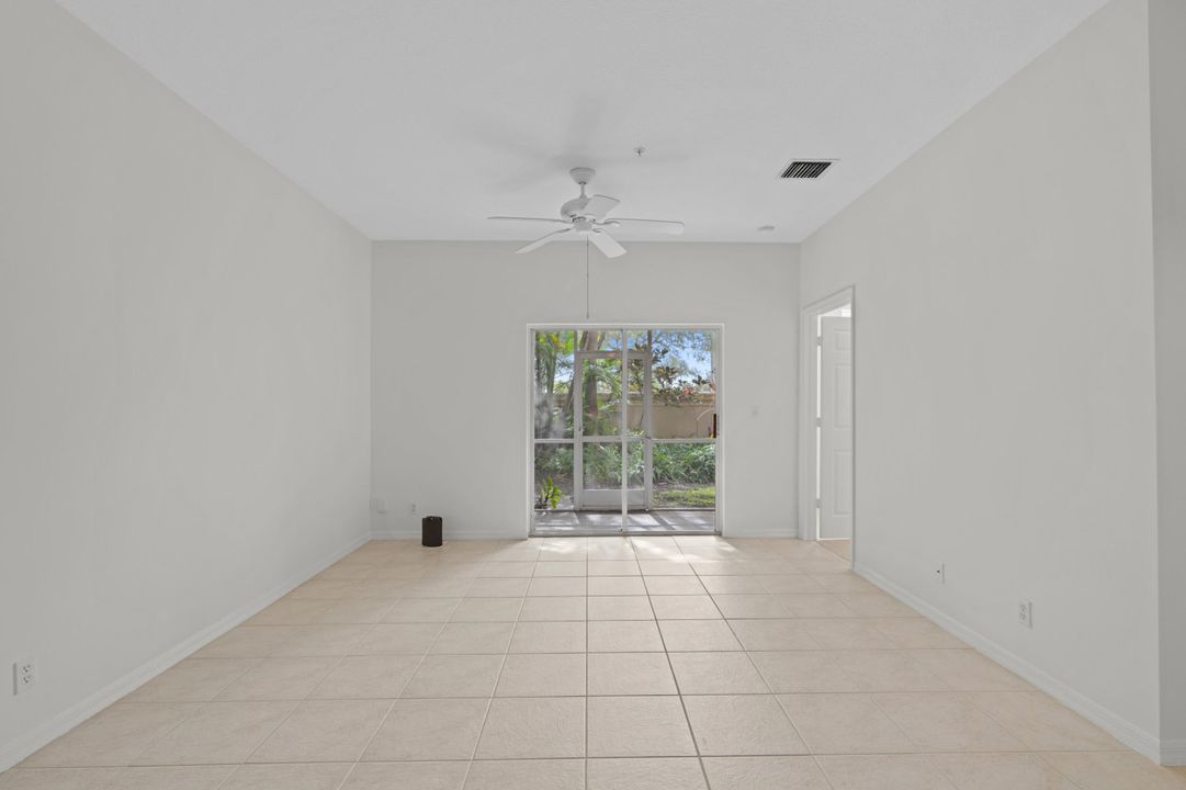 Active With Contract: $2,600 (3 beds, 2 baths, 1128 Square Feet)