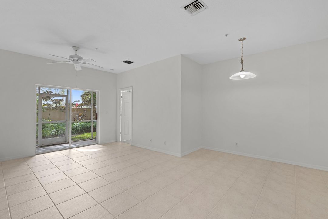 Active With Contract: $2,600 (3 beds, 2 baths, 1128 Square Feet)